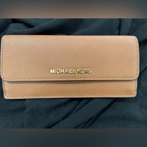 Michael kors wallet